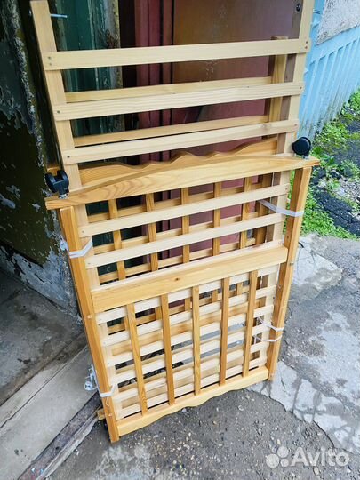 Детская кроватка с матрасом