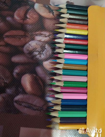 Новый набор цветных карандашей