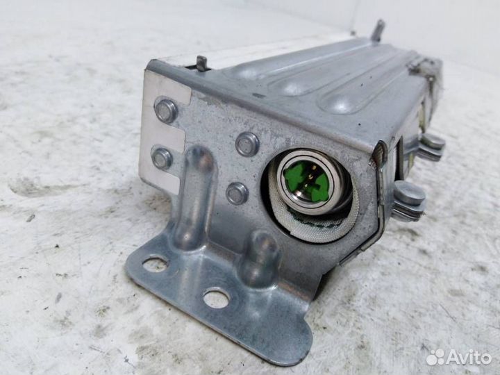 Подушка безопасности в сиденье заднее