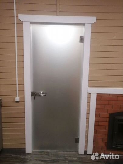 Распашные стеклянные двери