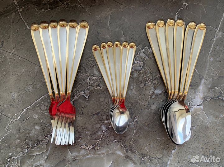 Набор столовых приборов (вилки и ложки)