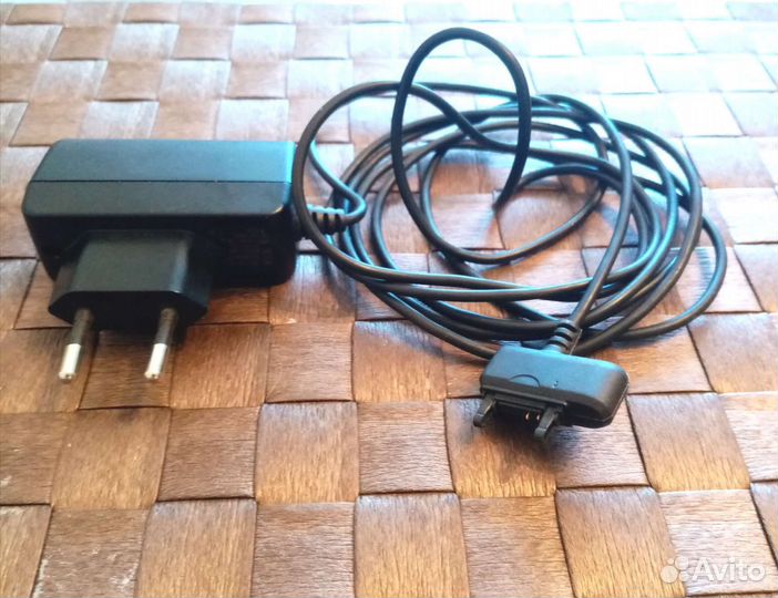 Зарядка Soni Ericsson CST 70,Samsung S30E8E