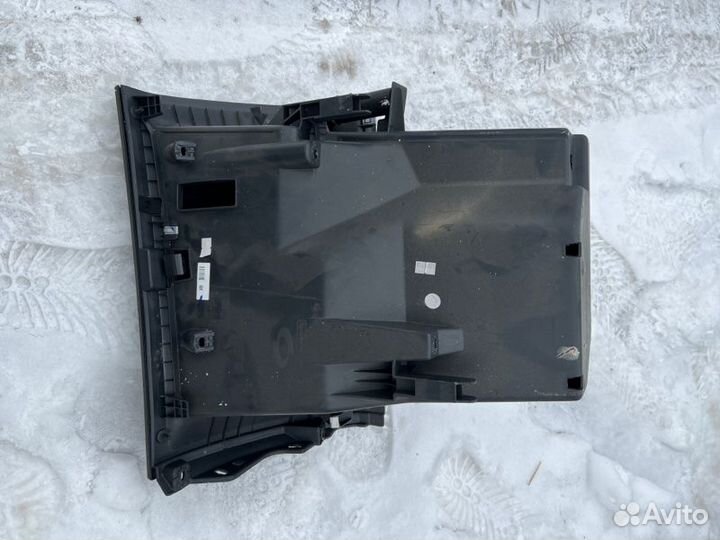 Бардачок Renault Latitude L70A M4R735 2010