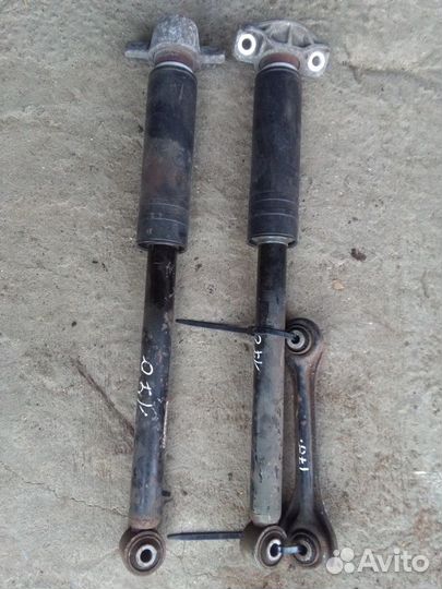 Задний амортизатор на Opel Astra J