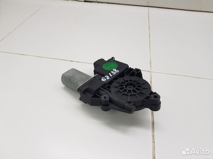 Моторчик стеклоподъемника задней правой двери