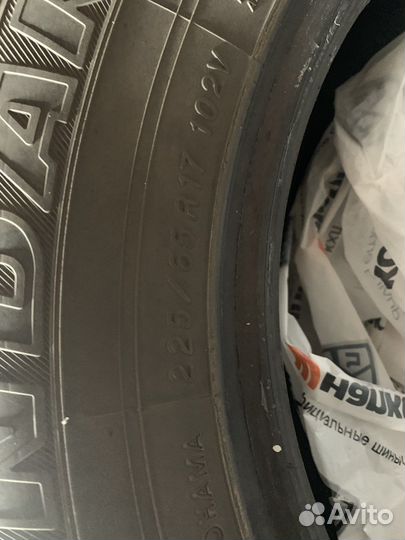 Yokohama Advan Sport V102 225/65 R17