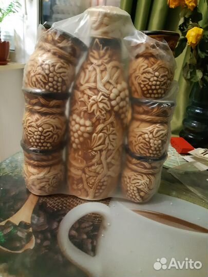 Набор бутылка и стаканы