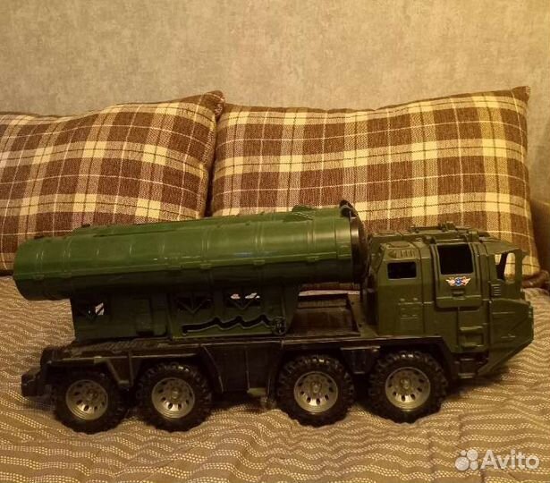 Машина стреляет мячиками