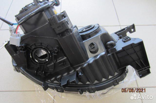 Фара Mitsubishi Pajero Sport 2008-2016 xenon