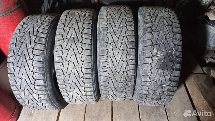 Pirelli Ice Zero 215/65 R16