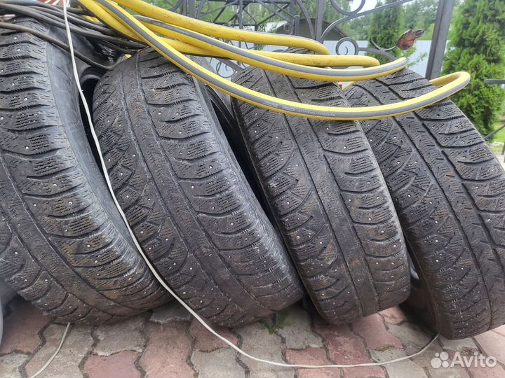 Bridgestone Ice Cruiser 7000 245/70 R16 107T