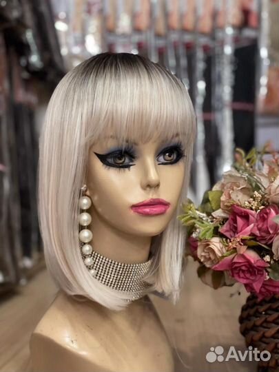Белый парик каре