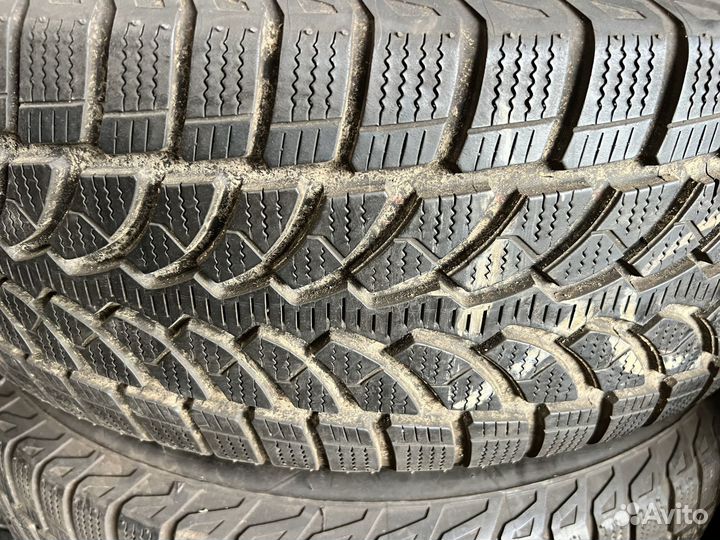 Bridgestone Blizzak LM-80 235/65 R17