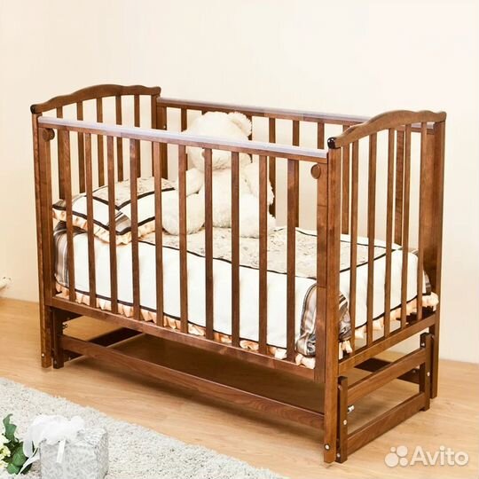 Детская кроватка с продольным маятником