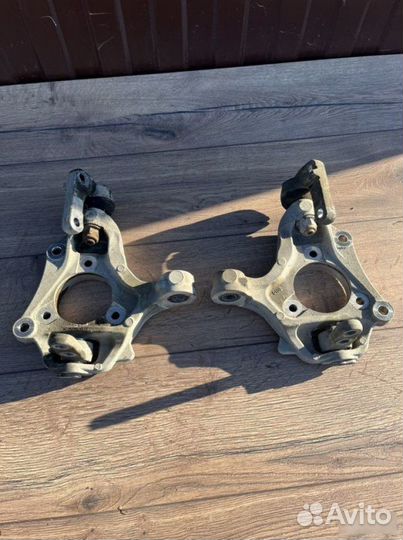 Поворотный кулак левый Opel Astra GTC 1.4 2012