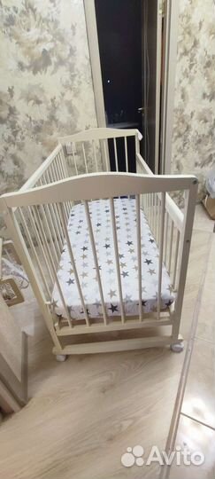 Детская кроватка с матрасом
