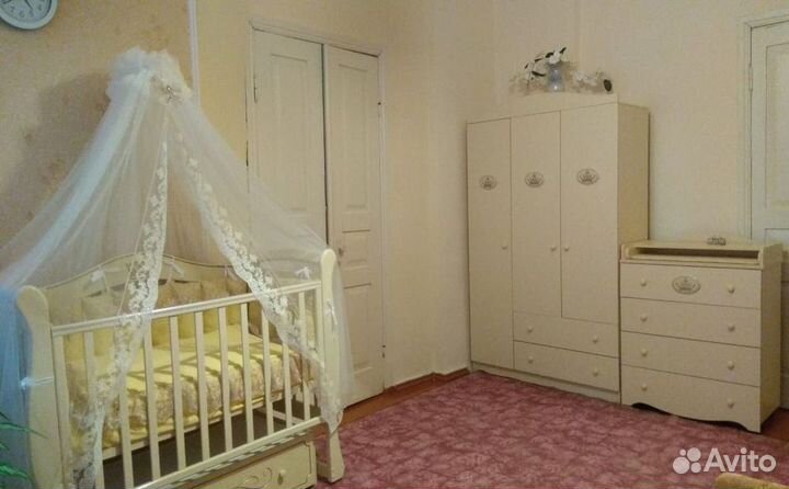 Шкаф детский трехстворчатый