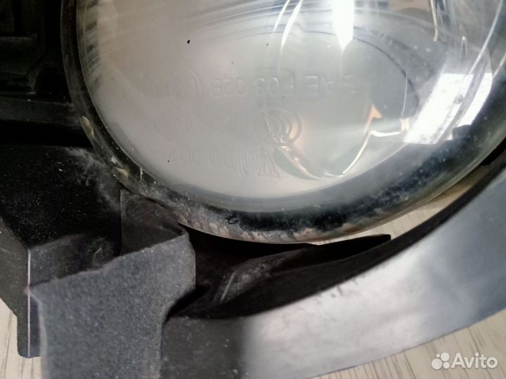 Противотуманки Toyota isis