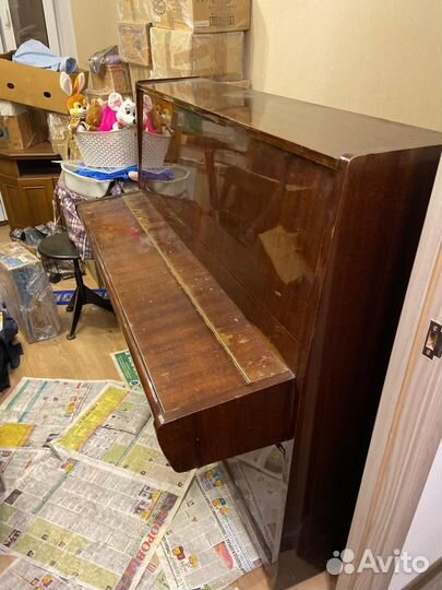 Пианино Красный октябрь