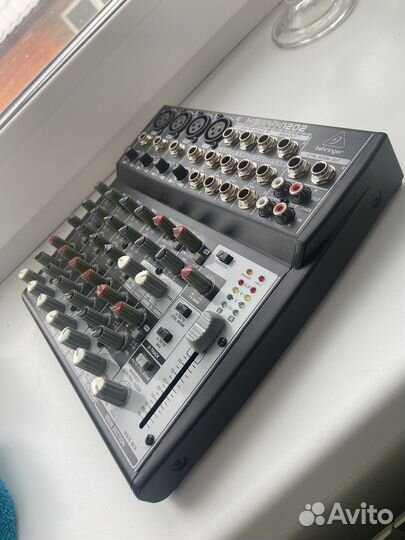 Микшерный пульт behringer 1202