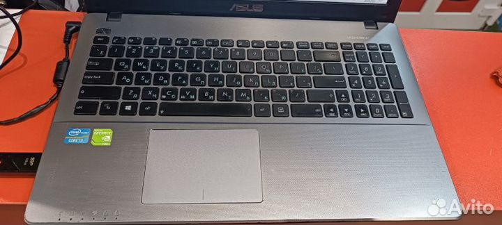 Ноутбук asus X550C