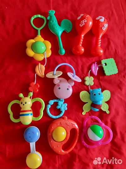 Погремушки много