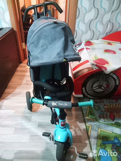 Трехколесный велосипед с родительской ручкой