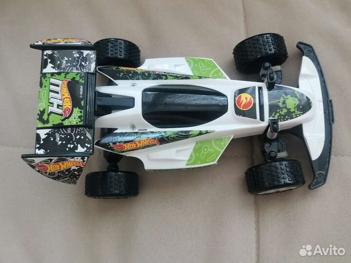 Машина Hot wheels