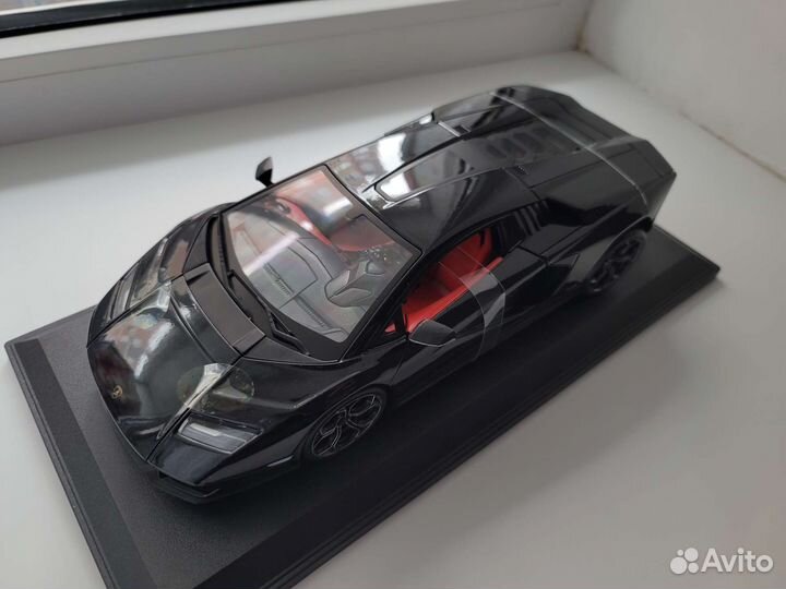 Lamborghini Countach 1:18