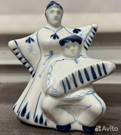 Фарфоровая фигурка. Гжель. Баянист с девушкой и др