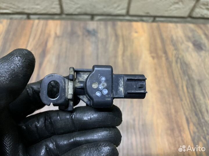 Toyota Avensis 2 Клапан электромагнитный