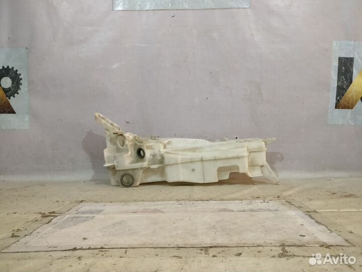 Лэнд Крузер 200 2007- Бачок омывателя 16129