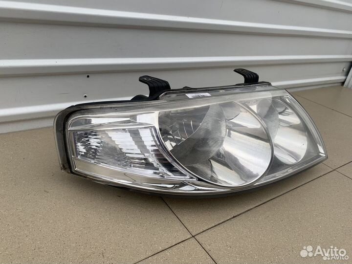 Фара передняя правая Nissan Almera B10