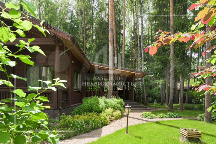 Дом 239 м² на участке 33,5 сот.