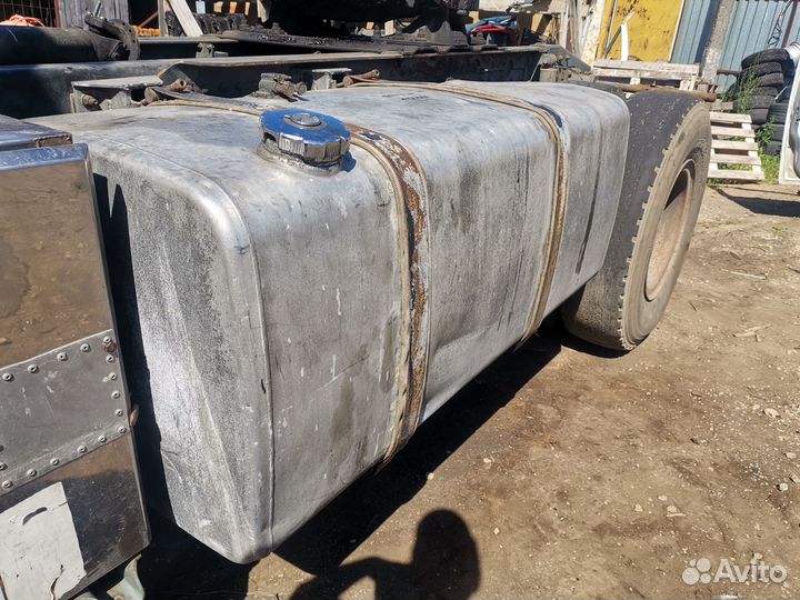 Бак топливный алюминий 145/70/60 600л