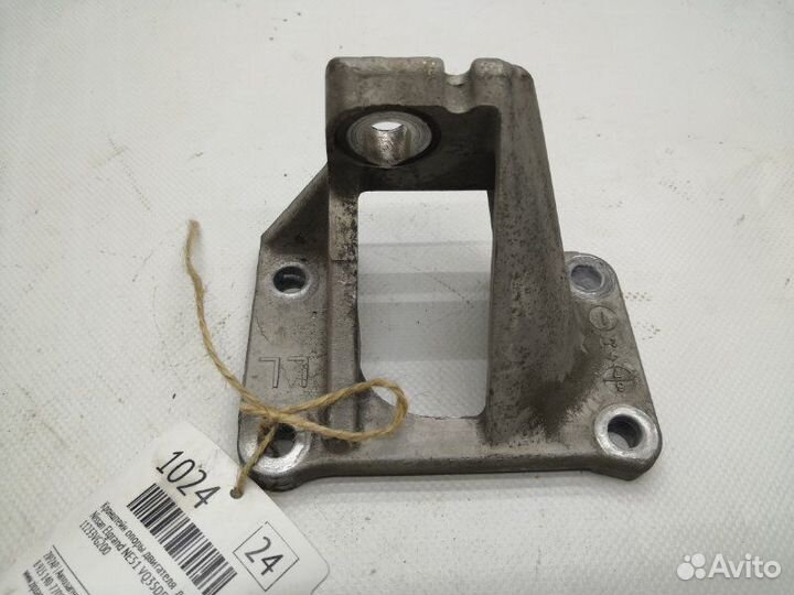 Кронштейн опоры двигателя левый Nissan Elgrand