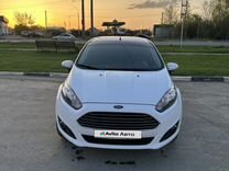 Ford Fiesta 1.6 MT, 2015, 66 500 км, с пробегом, цена 1 050 000 руб.