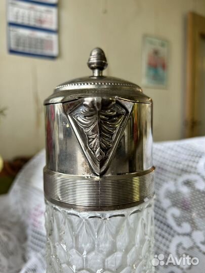 Хрустальный кувшин с мельхиоровым изголовьем