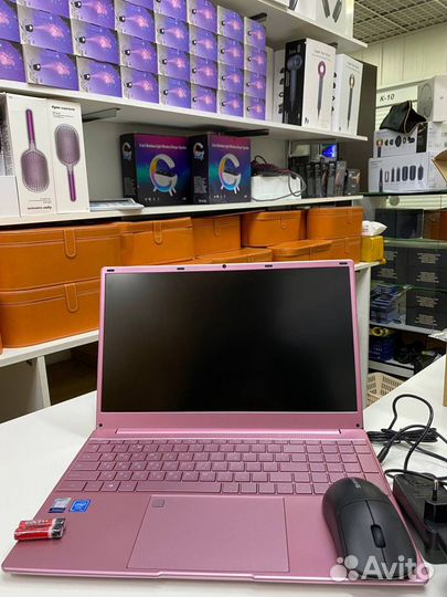 Новый ноутбук 16/512 розовый