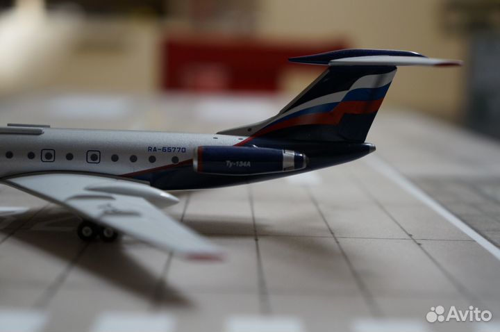 Модель самолета Ту-134 в масштабе 1:200
