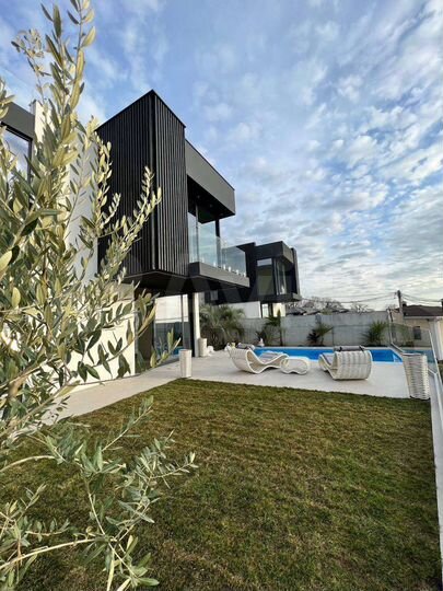 Дом 235 м² на участке 4 сот.