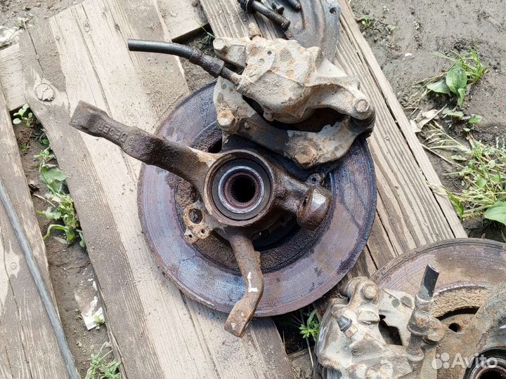 Поворотные кулаки VW Венто 2.0 под 5 болтов