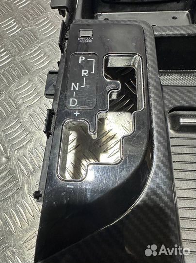 Консоль центральная Hyundai Sonata 6 YN