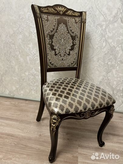 Стол и стулья