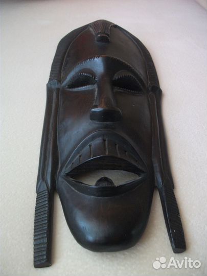 Продаю африканскую маску из черного дерева эбен