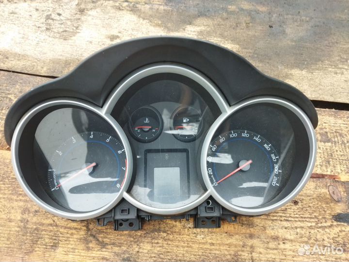 Панель приборов Chevrolet Cruze