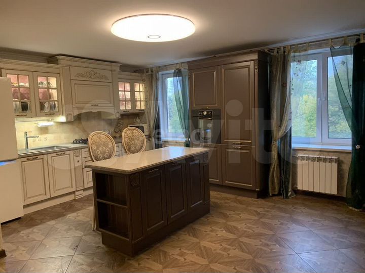 3-к. квартира, 123 м², 3/4 эт.