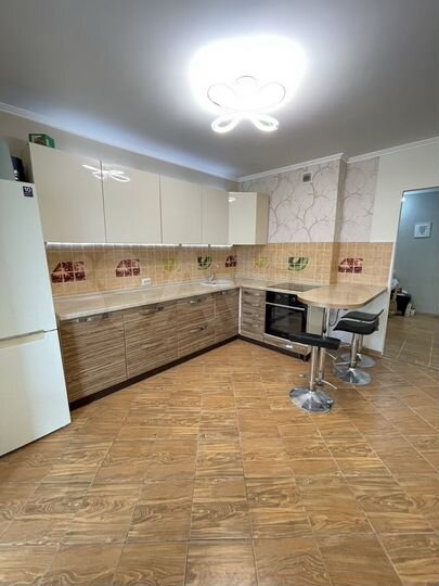 3-к. квартира, 82 м², 1/12 эт.