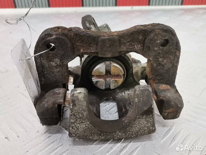 Суппорт тормозной задний левый Honda Civic 7 2001