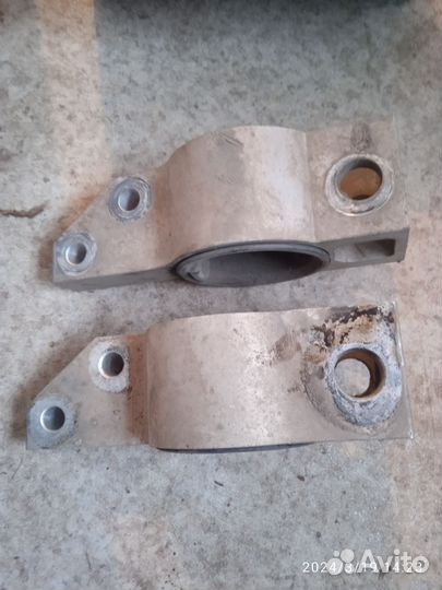 Сайлентблок задний передних рычагов на Шкоду Окт